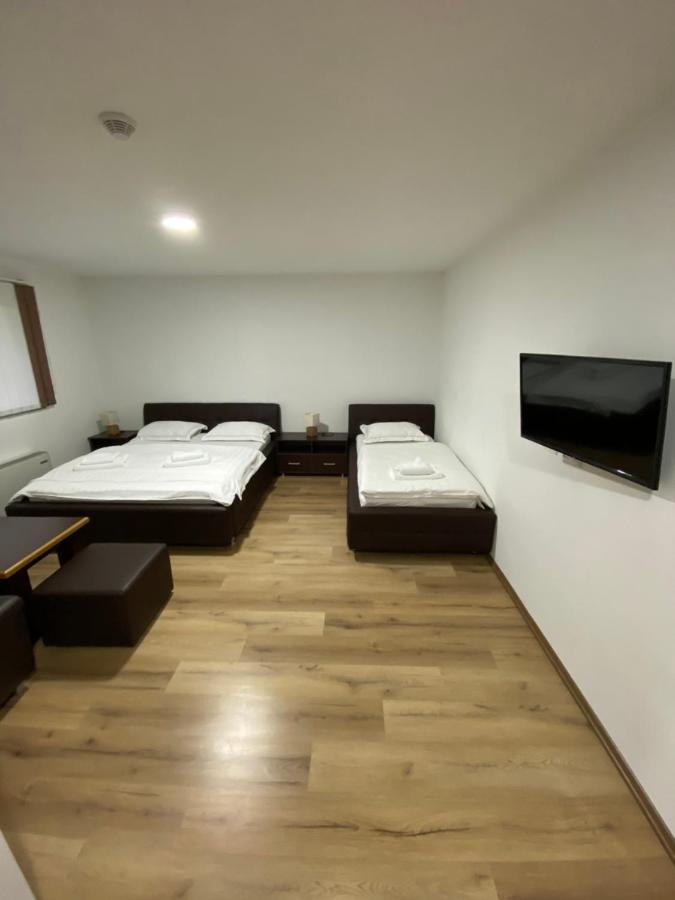 Motel Oaza Cazin Exterior foto