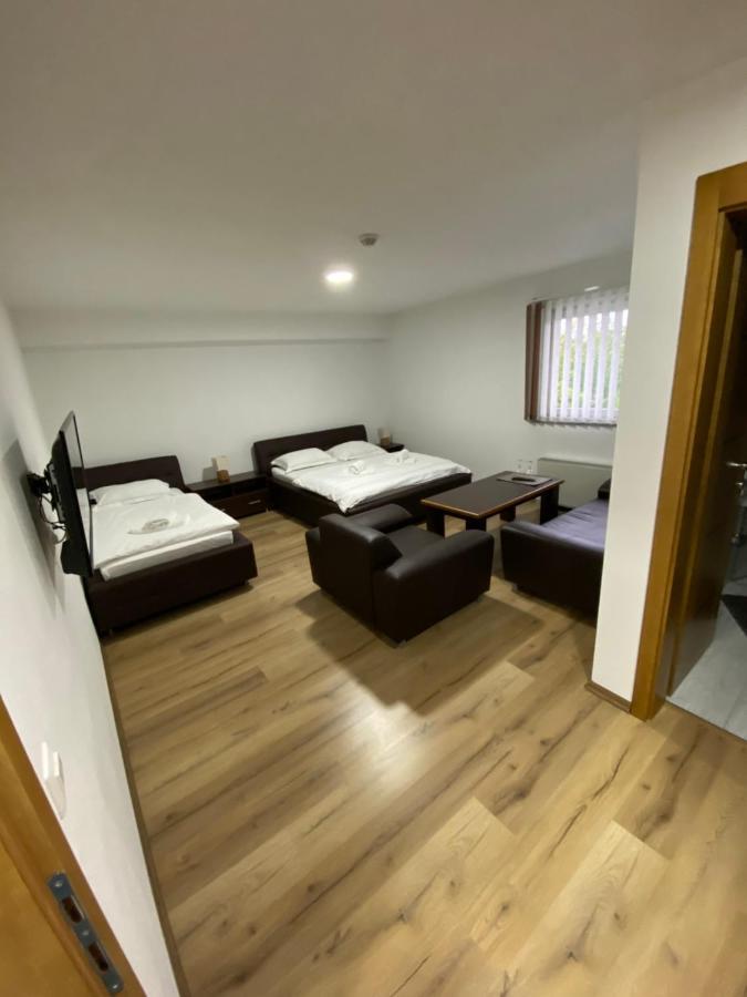 Motel Oaza Cazin Exterior foto